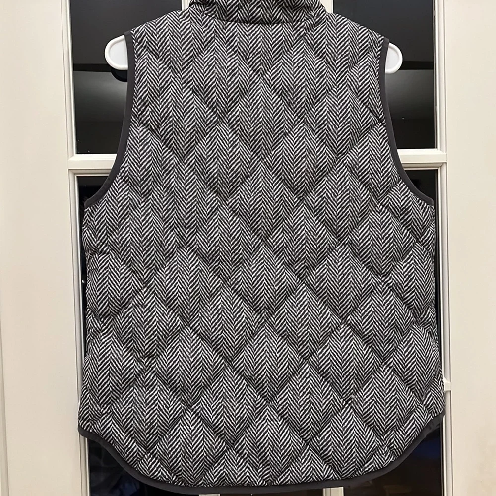J Crew Gray Herringbone Quilted Puffer Zip-Up Vest size Medium